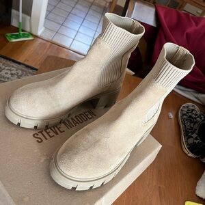 Steve Madden Beige Chelsea Ankle Boots-Style: Hayle Size: 7